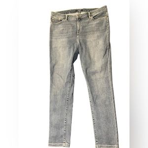 ❤️ Skinny jeans! Lots of stretch, size 18 by chaps. Great pair of jeans!